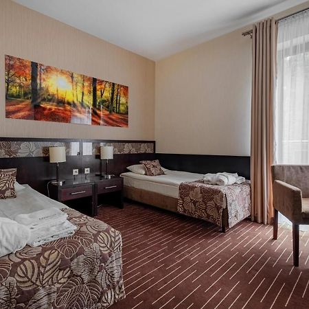 Hotel Uroczysko Cedzyna Екстериор снимка
