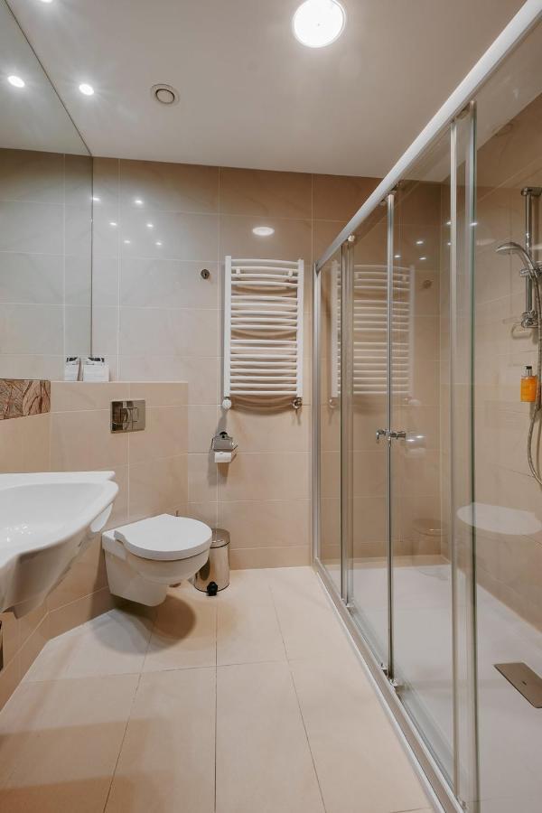 Hotel Uroczysko Cedzyna Екстериор снимка