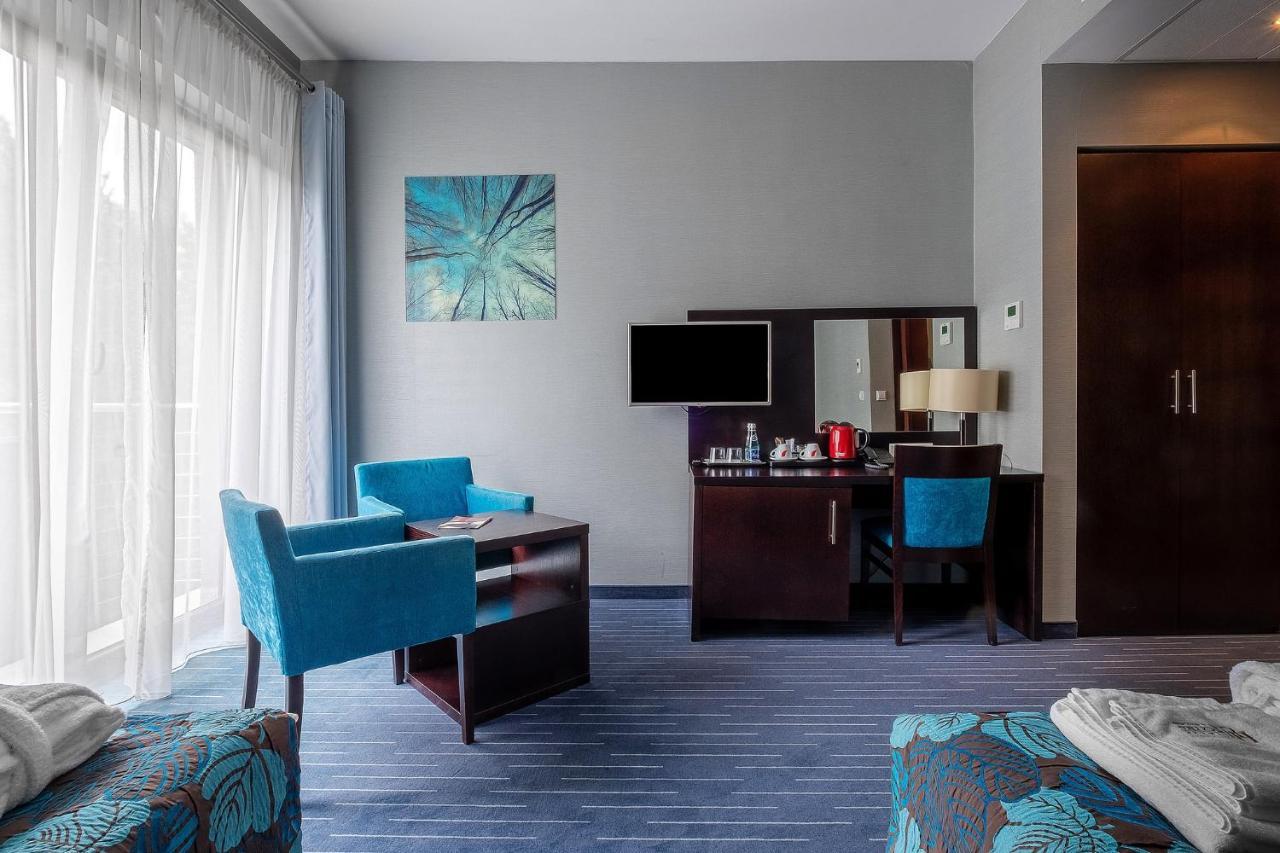 Hotel Uroczysko Cedzyna Екстериор снимка
