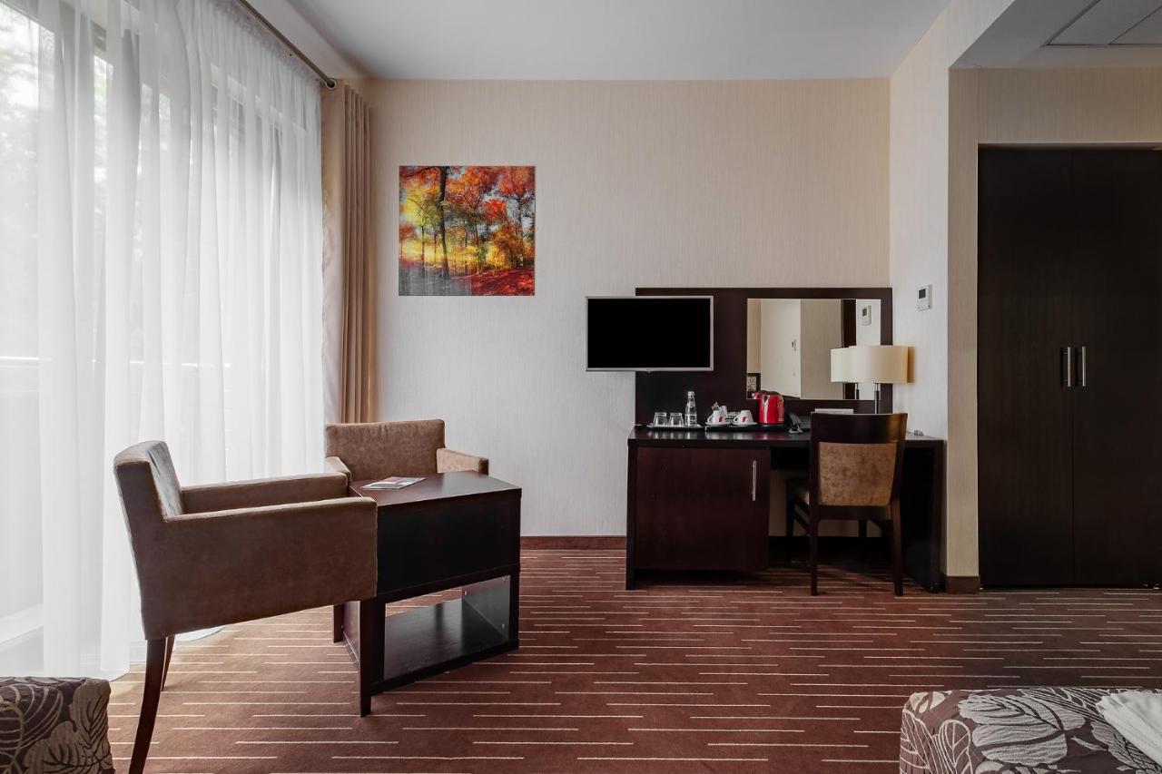 Hotel Uroczysko Cedzyna Екстериор снимка