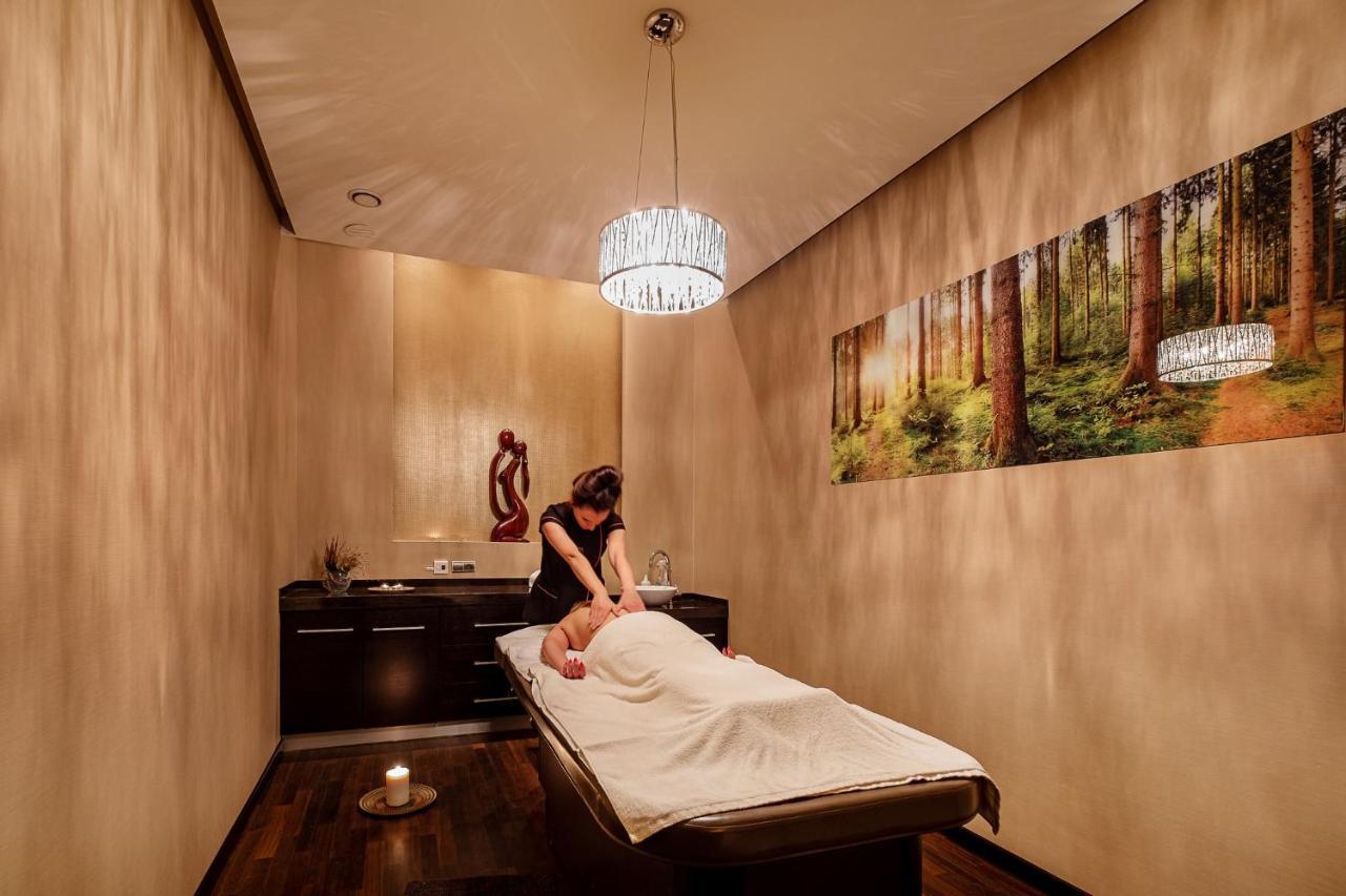Hotel Uroczysko Cedzyna Екстериор снимка