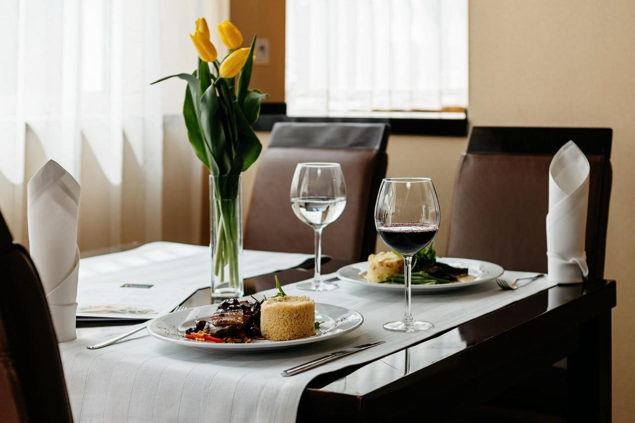 Hotel Uroczysko Cedzyna Екстериор снимка
