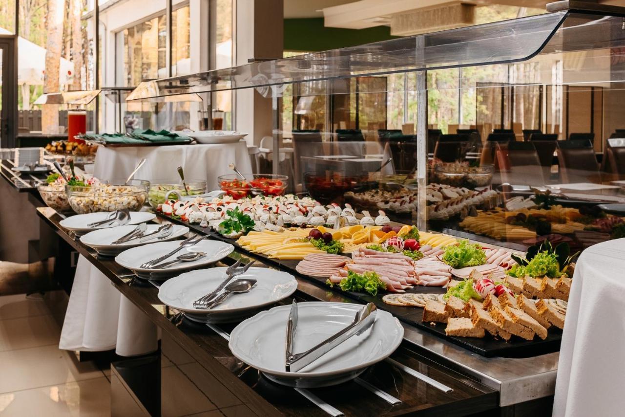 Hotel Uroczysko Cedzyna Екстериор снимка