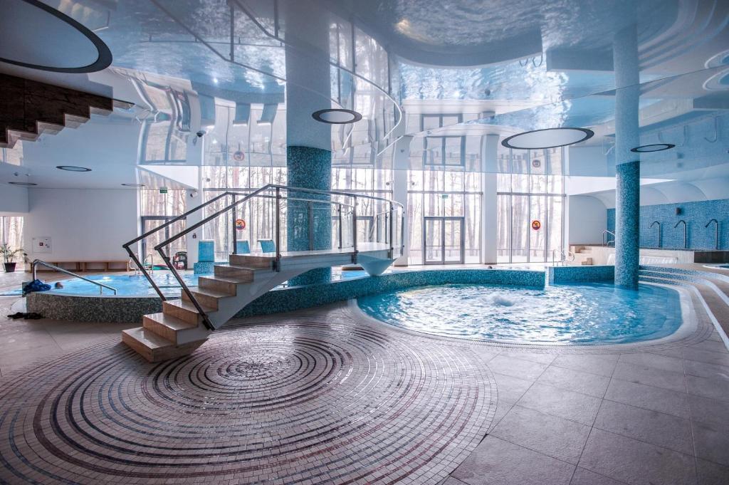 Hotel Uroczysko Cedzyna Екстериор снимка